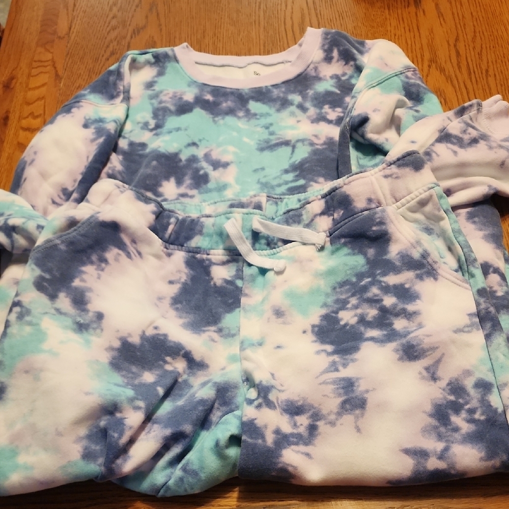Tie-Dye Sweatshirt and Joggers Set**LAST CHANCE